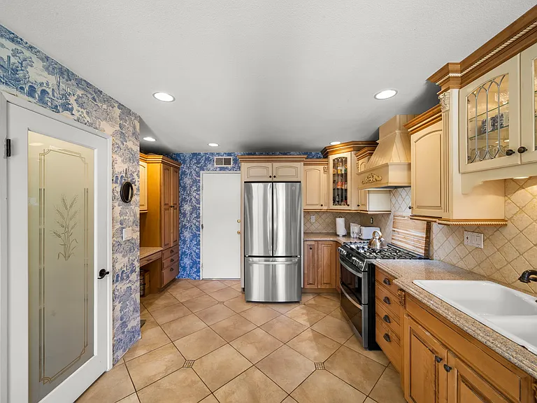 25685 Lupita Dr — Photo 12