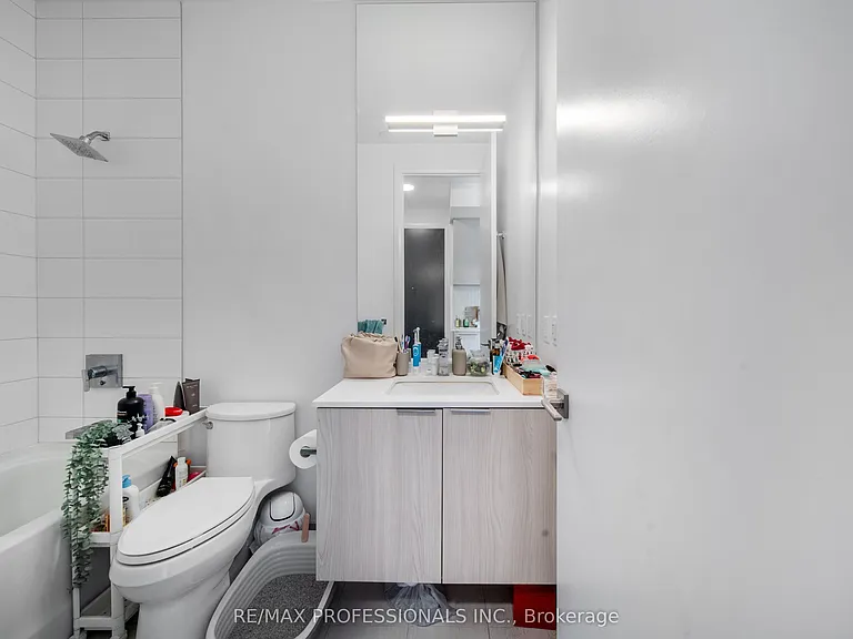 4208 Dundas St W #711 — Photo 6
