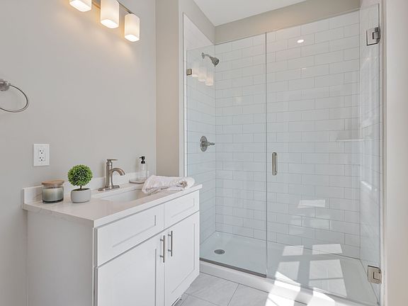 5th image of 298 Main St #3G