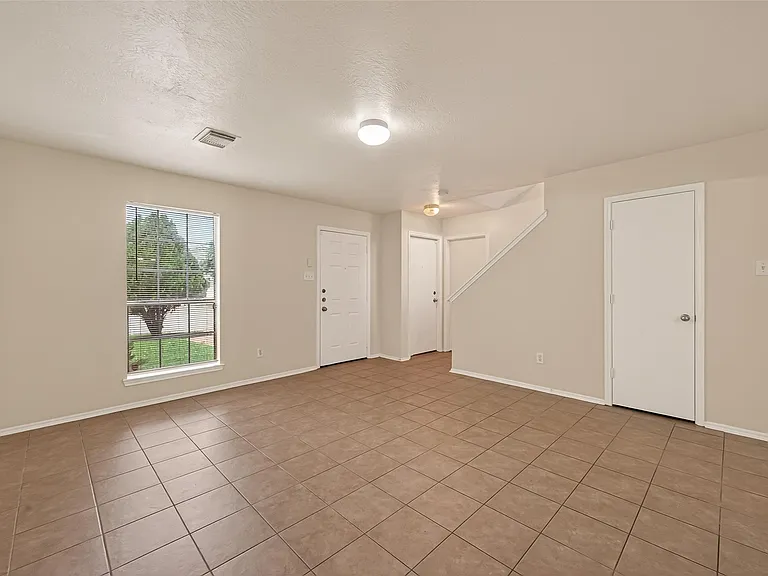 1838 Strongs Ct — Photo 7