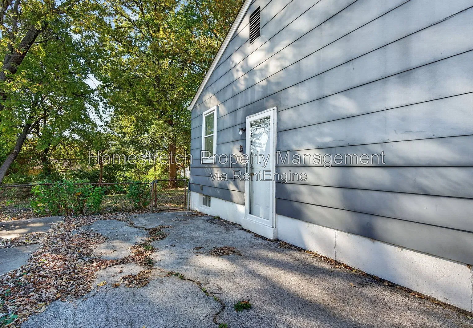 3 bed, 1.0 bath, 864 sqft, $1,400 — Photo 4