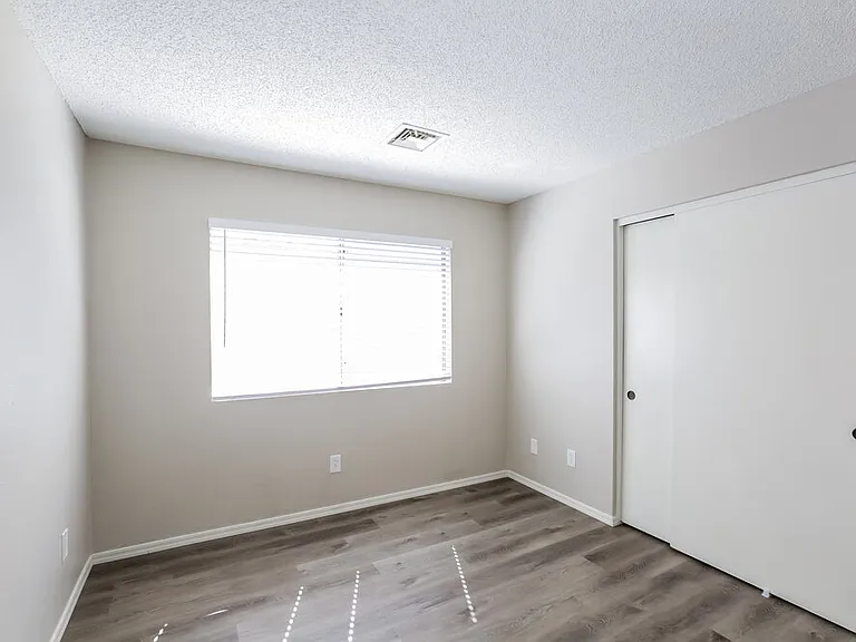 6933 W Nicolet Ave — Photo 12