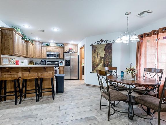 3rd image of 210 Cypress Ave