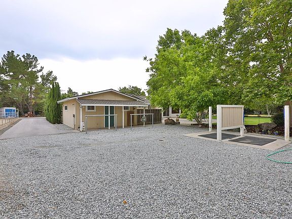 5th image of 250 Boulay Ct