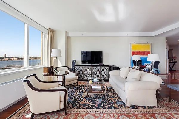 Sold by Nest Seekers International | media 3