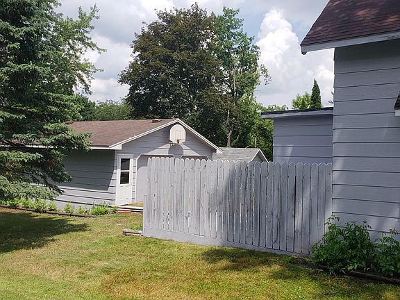 2nd image of 705 4th Ave SW