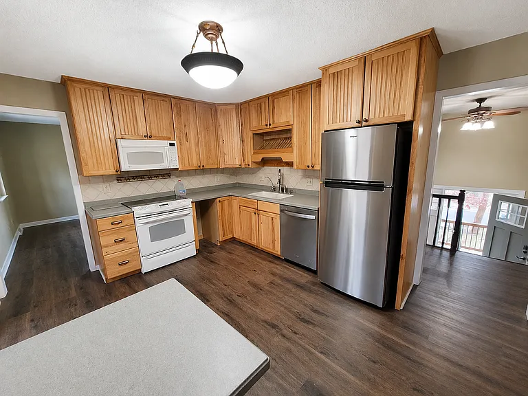 1237 Tanglewood Dr — Photo 5