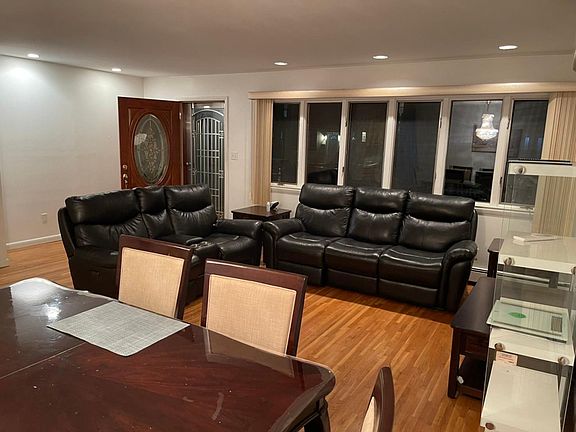 2nd image of 22-11 Lee St Floor 1