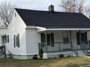 3746 Cameron St, Farmville, NC 27828