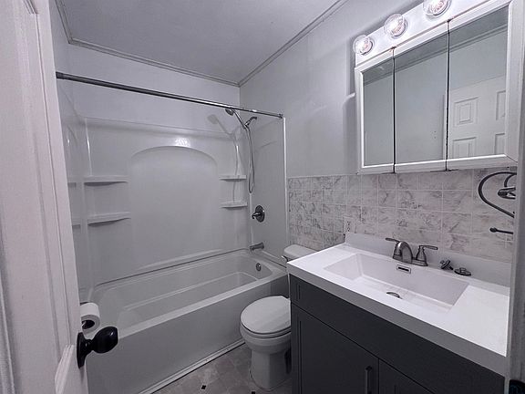 5th image of 814 34th St