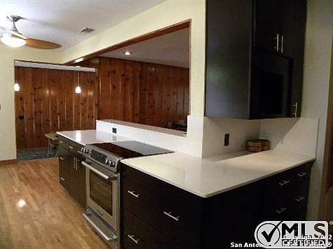 3rd image of 403 Harriman