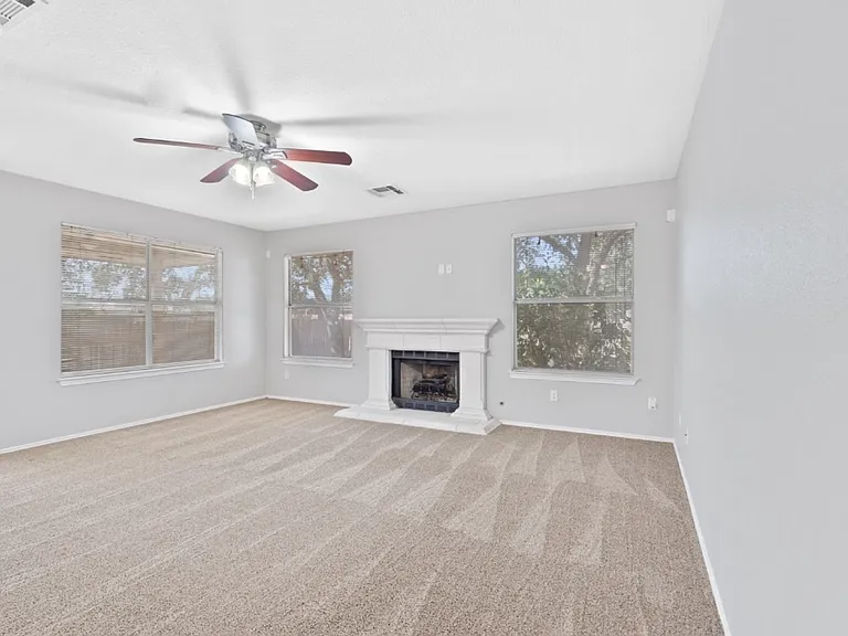 1514 Royce Ln — Photo 3