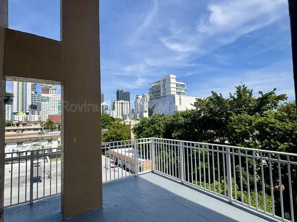498 SW 6th St, Miami, FL
