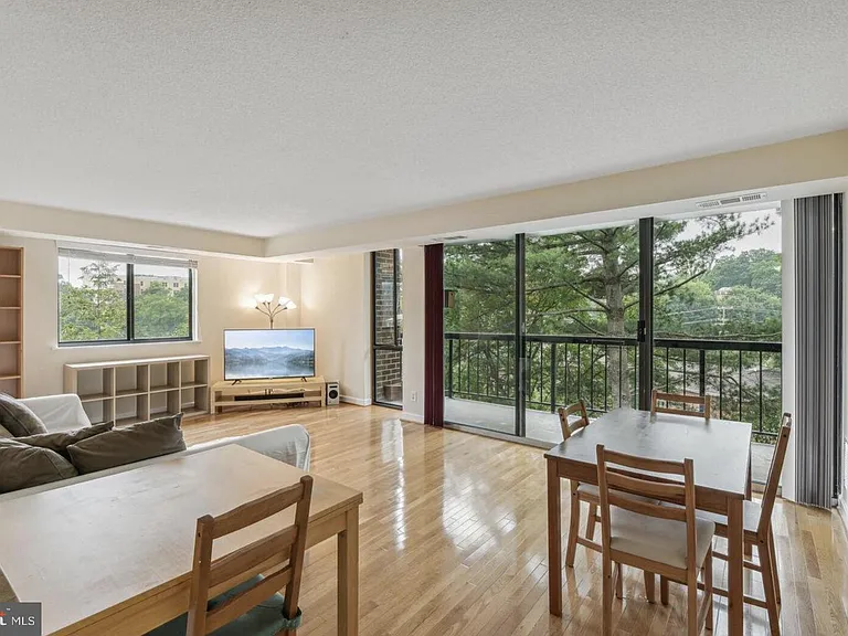 1401 N Rhodes St #406 — Photo 1