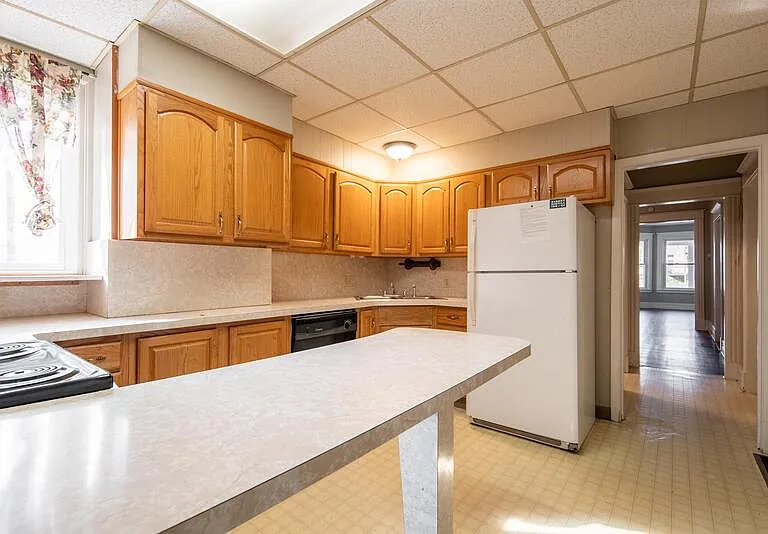 450 Yates St #2 — Photo 3
