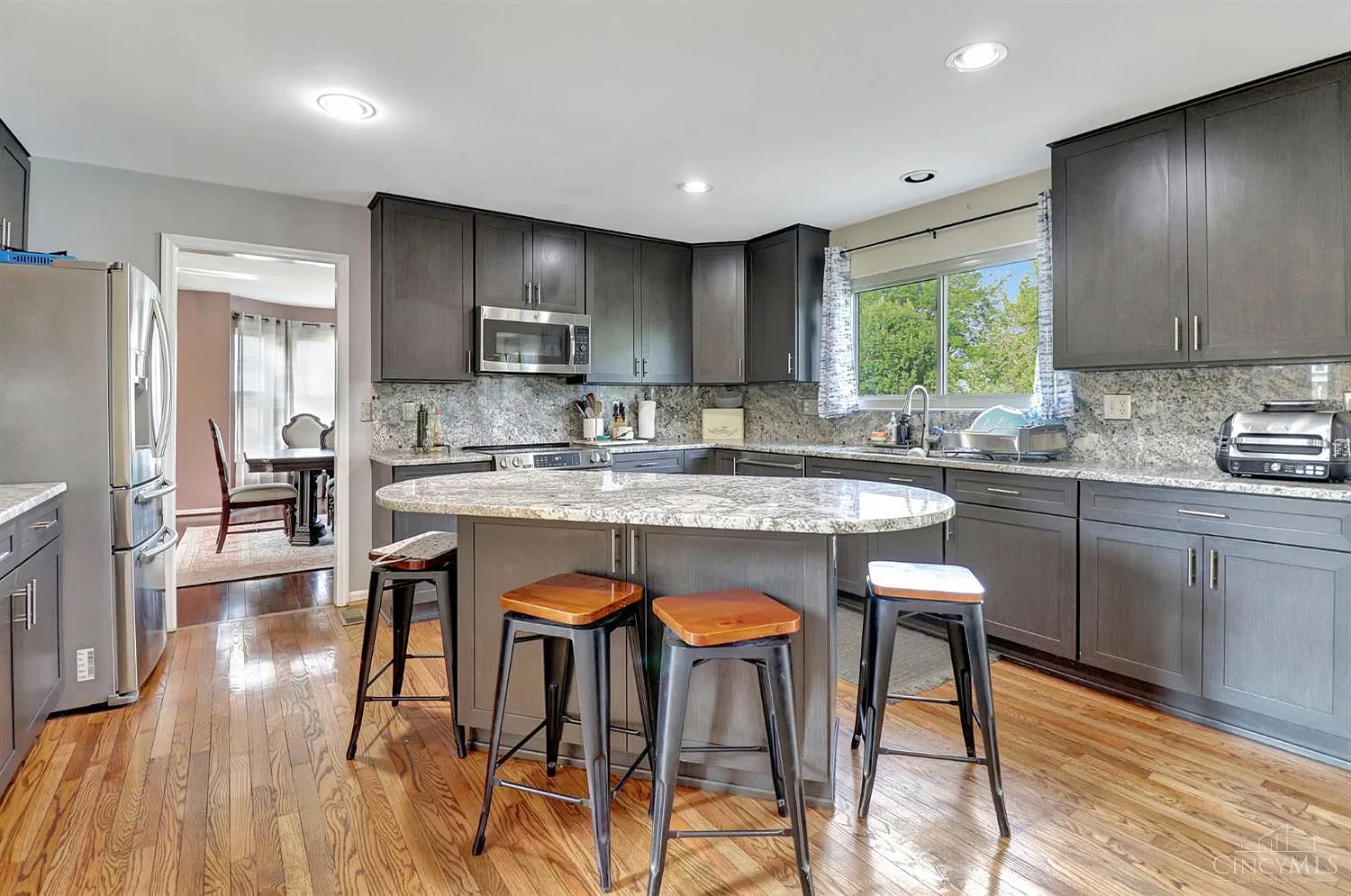 4 bed, 2.5 bath, 3118 sqft, $3,500 — Photo 2
