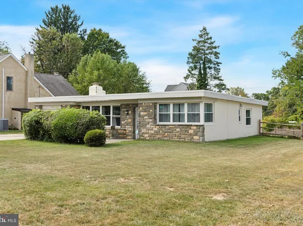 2202 Mary Ln, Broomall, PA 19008
