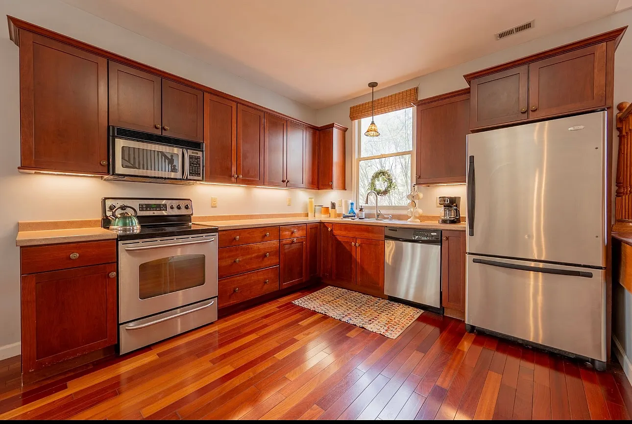 1701 Sterling Dr — Photo 3