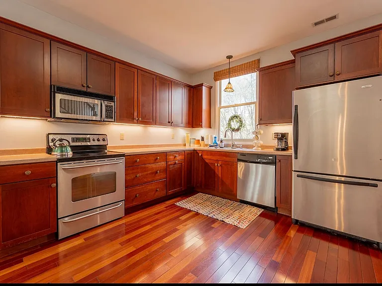 1701 Sterling Dr — Photo 3