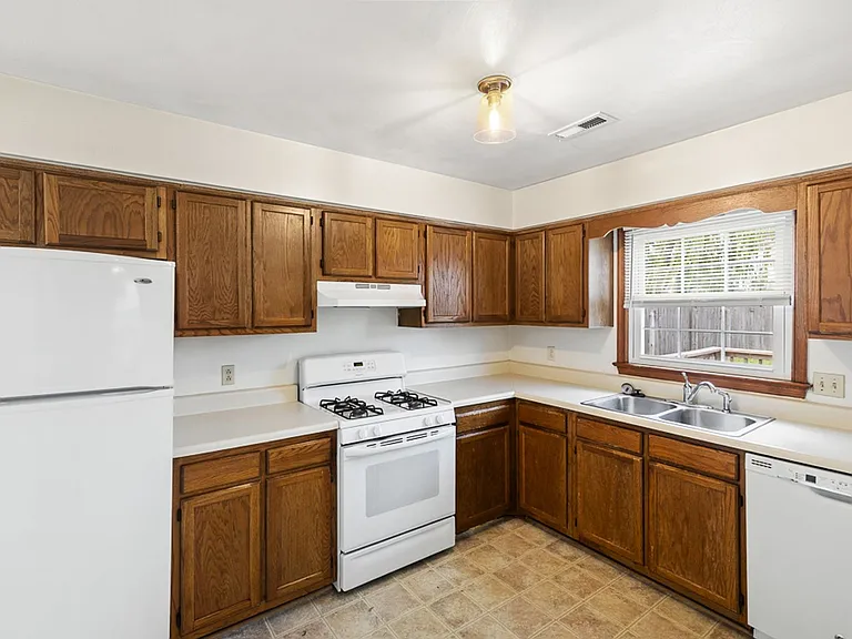 868 Avatar Dr — Photo 11