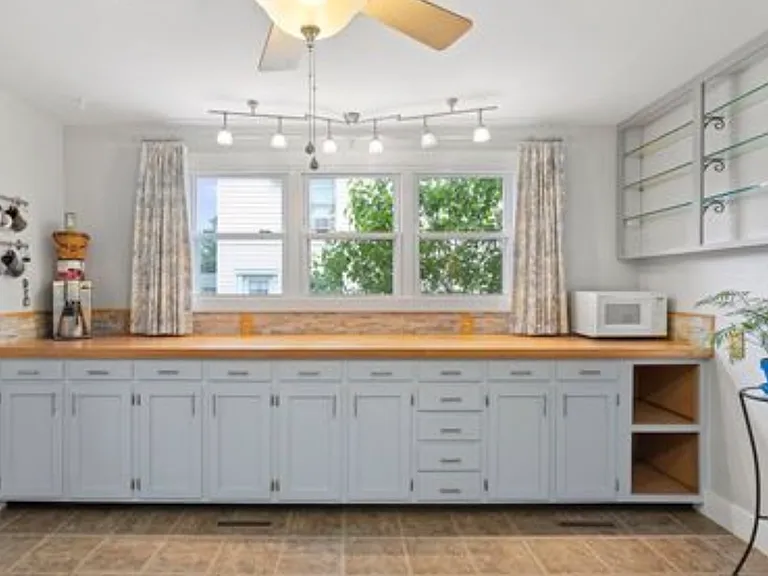 549 Park Ave — Photo 4