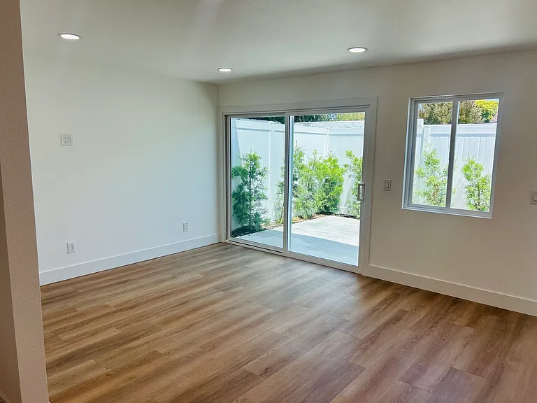 6281 Balmoral Dr #2 — Photo 33