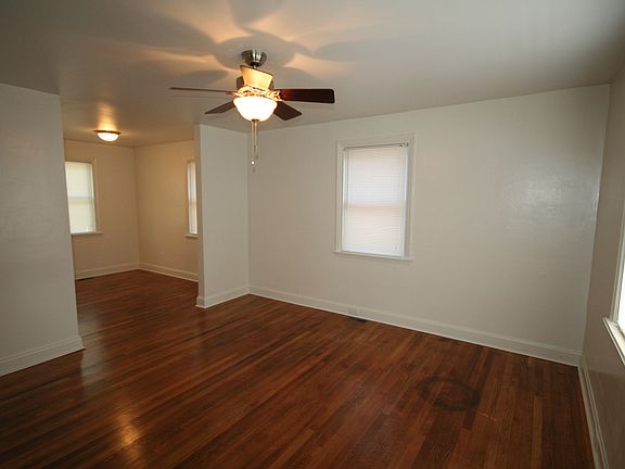2nd image of 1411 Clarendon St #B