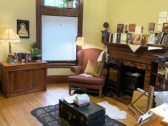 2nd image of 123 Nina St #1