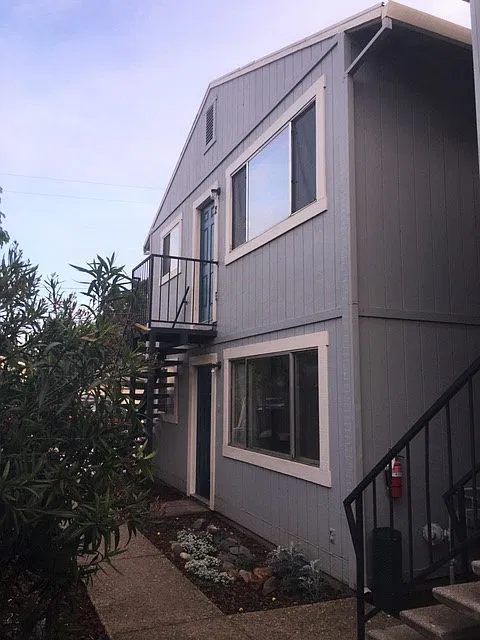 Beautiful 3 bdrm, 2 bth apartment home in Ione — Photo 1