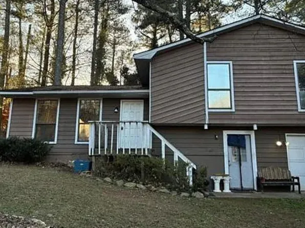 3253 Deshong Dr, Stone Mountain, GA 30087