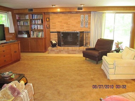 3rd image of 9501 Robinhood Cir