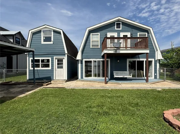 398 Lakeshore S, Onalaska, TX 77360