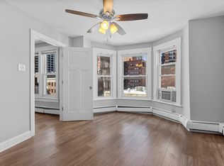 1133 N State St APT 4D, Chicago, IL 60610