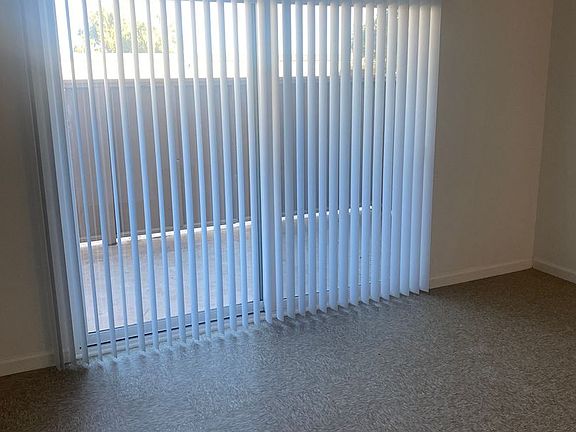 4th image of 923 Walnut Ave #60