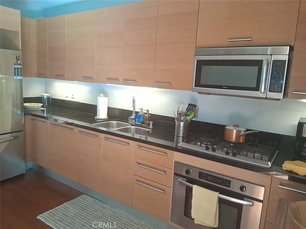 Studio, 740 sqft, $2,495 — Photo 2
