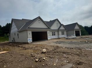 1826 Cedar Ridge Dr, Slinger, WI