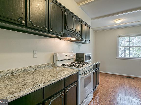 2nd image of 14814 Haymarket Ln