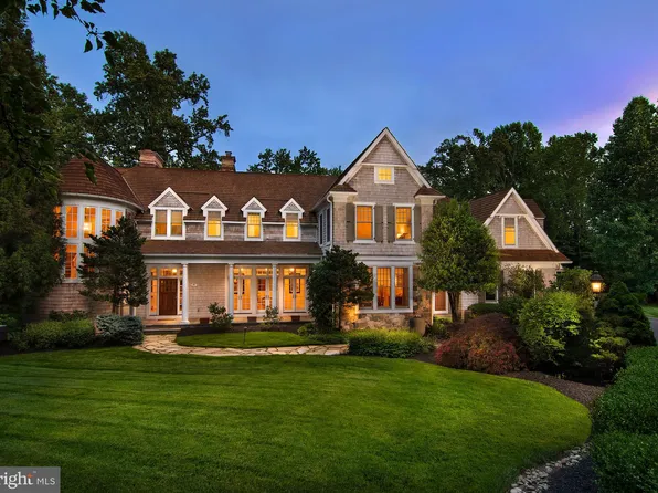 102 Springhouse Ln, Newtown Square, PA 19073