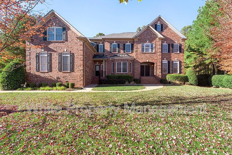 1st image of 4005 Woodview Ln