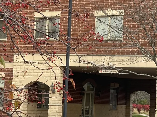 1210 N Foxdale Dr Unit 109, Addison, IL 60101