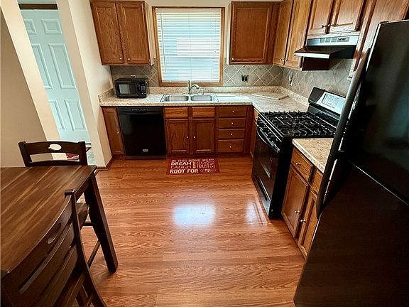 5th image of 810 Kentwood Dr Unit 2