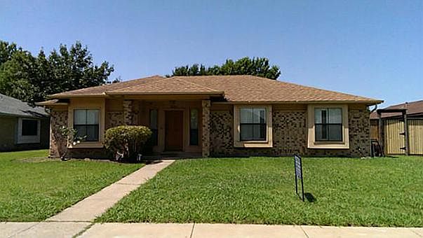 1st image of 3221 Meadowood Dr