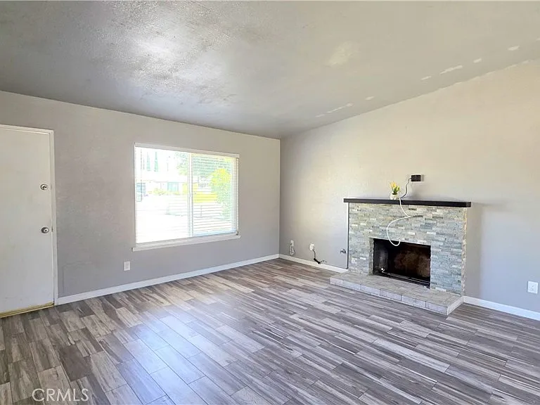 1546 Clock Ave — Photo 9
