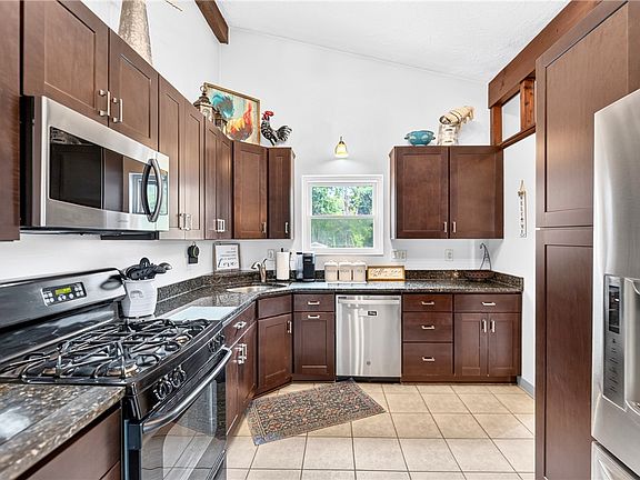 5th image of 306 Beckman Dr