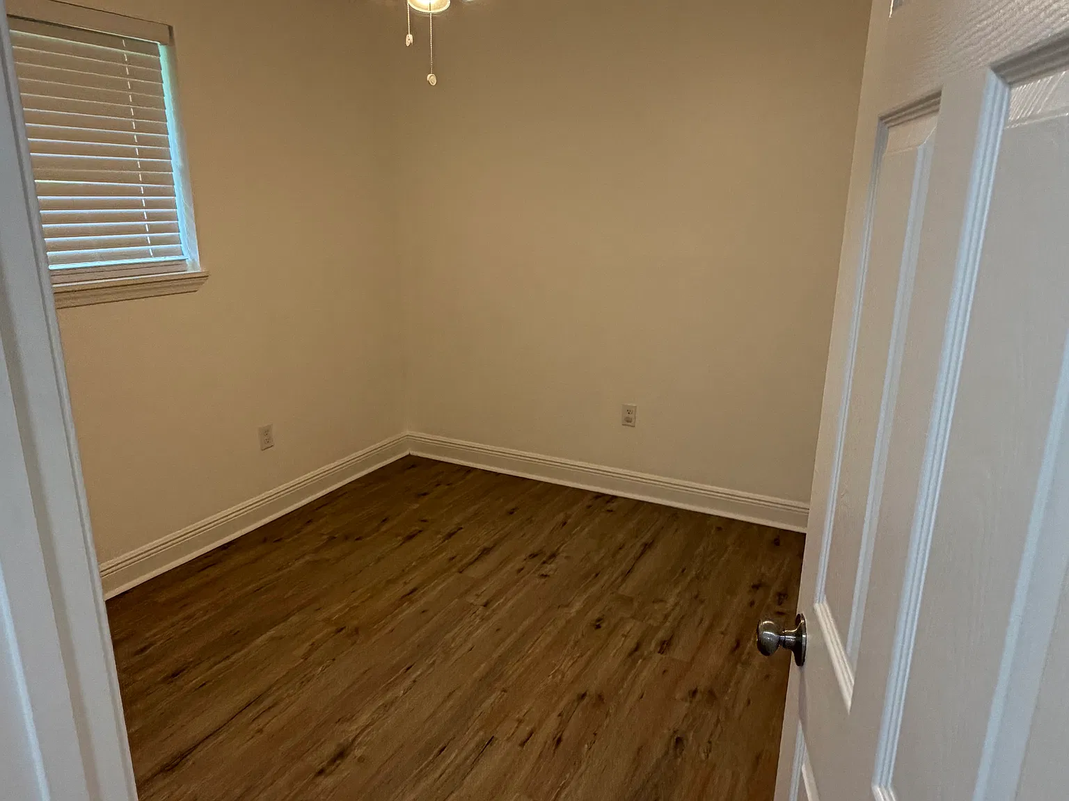 3 bed, 894 sqft, $1,300 — Photo 2