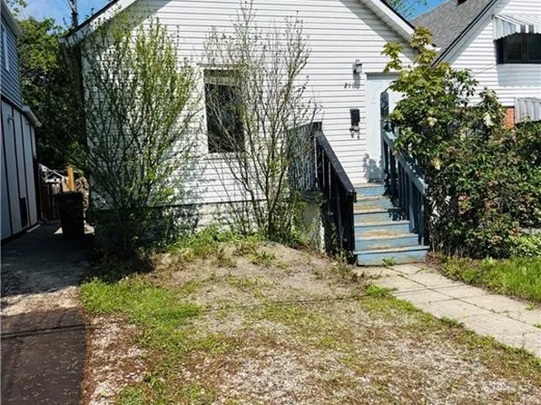 218 E 8th St, Hamilton, ON L9A 3L8