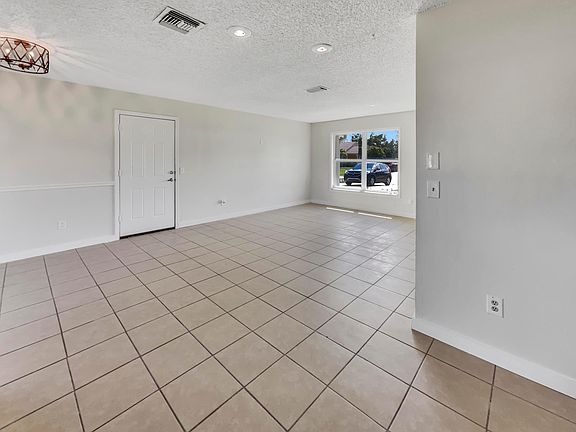 4th image of 2419 SE Marseille Street