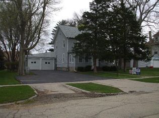 606 N Third St, Ashton, IL 61006