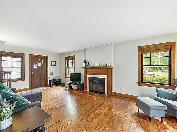 5th image of 219 Corona Ave