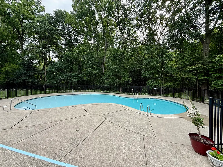 7350 Woodview St #3 — Photo 32